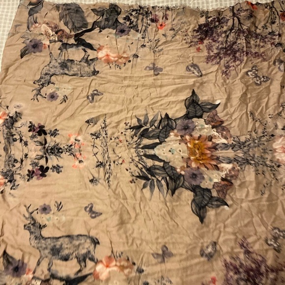 Front Row Society Floral Deer Scarf 60” x 80” (FW) - Picture 6 of 13